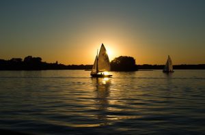 image-sailing boats-at-dawn-with-sunset